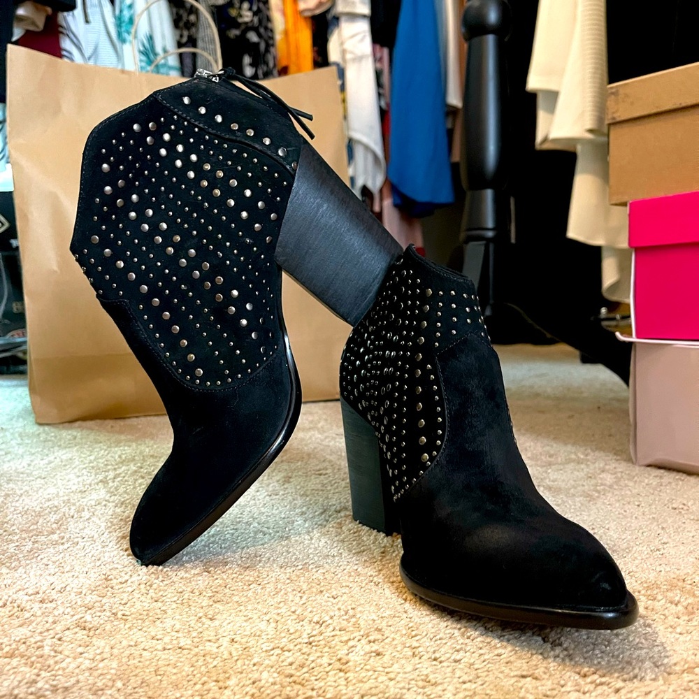NEW Vince Camuto Studded Black Suede Ankle Boots. Zip back. Sz 10/40.